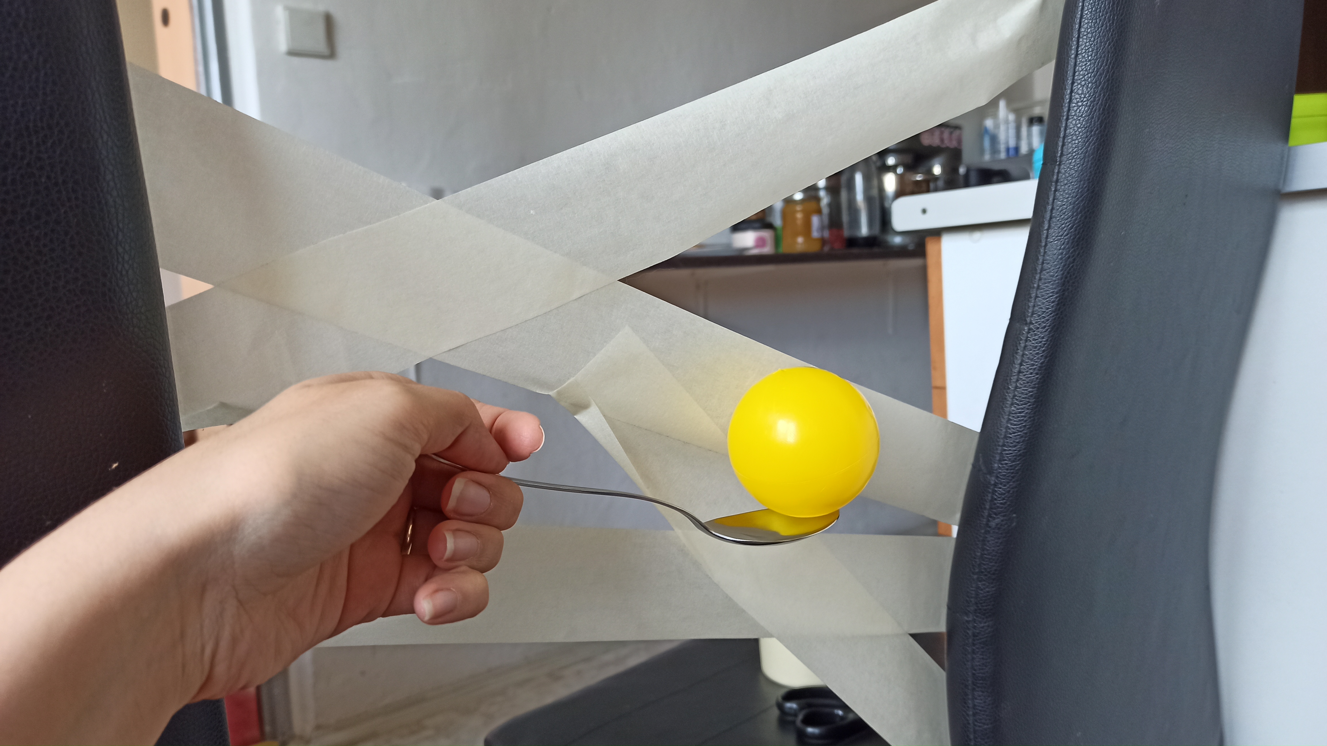 stanoviště pro děti - čarodějnický úkol pomoz pavoučí mamince přilepit její vajíčka